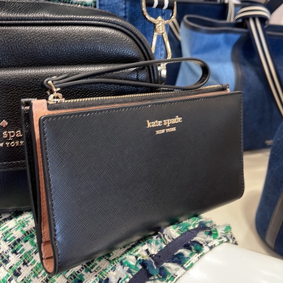 Kate Spade Spencer Continental Wristlet
Black - Picture 6 of 16